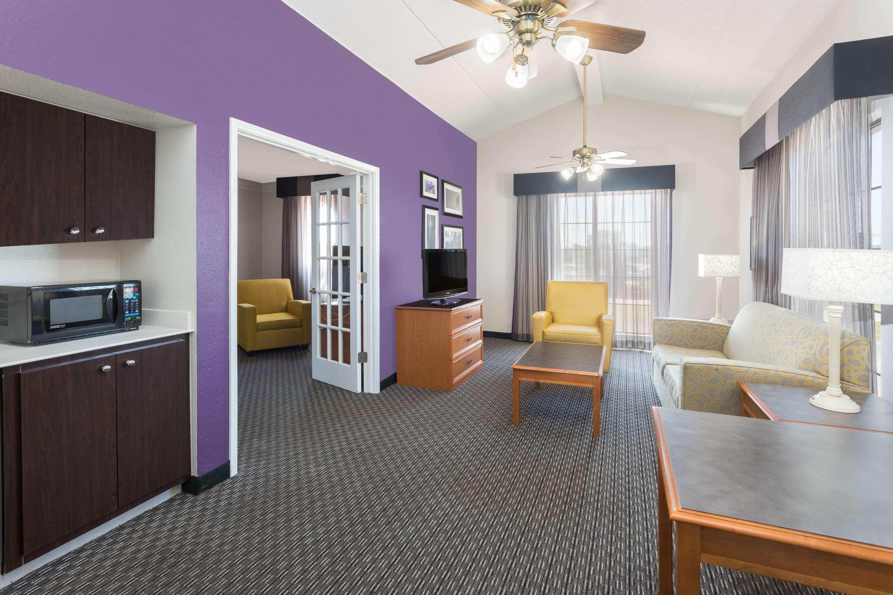 Baymont By Wyndham Greenville Woodruff Rd Exterior photo