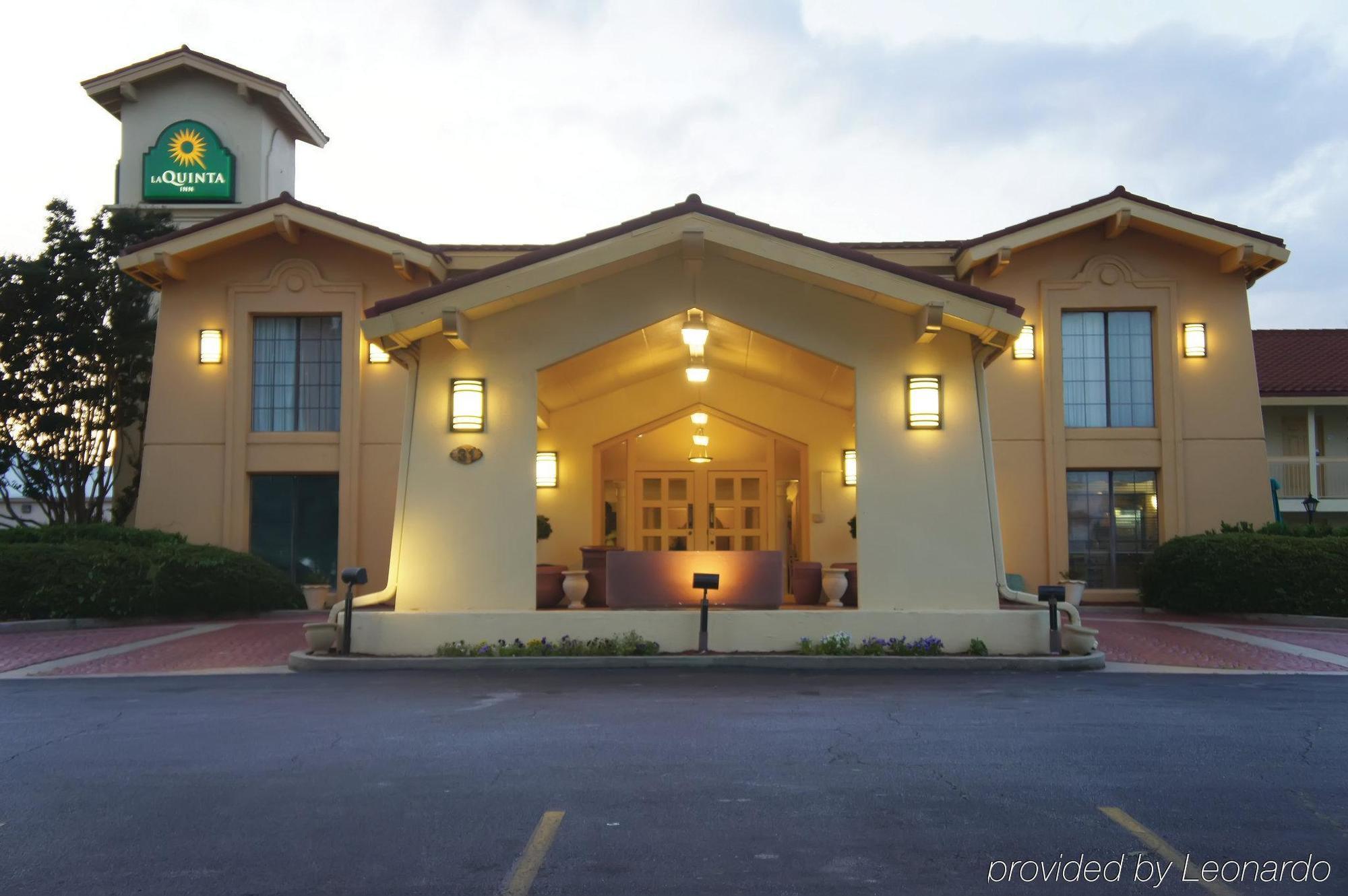 Baymont By Wyndham Greenville Woodruff Rd Exterior photo